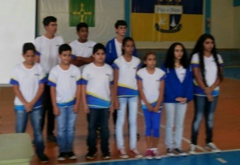 Alunos destaques de escola pública em Ceilândia ganham bolsas de estudos