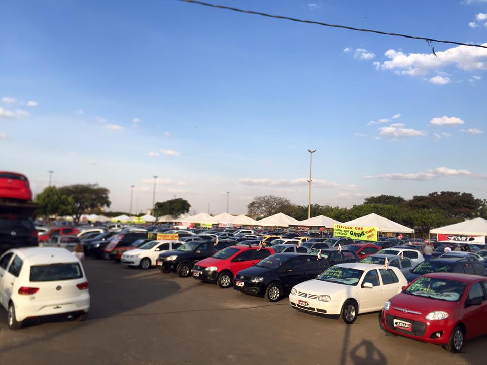 Feirão de automóveis movimenta negócios em Ceilândia Feirão de automóveis movimenta negócios em Cei