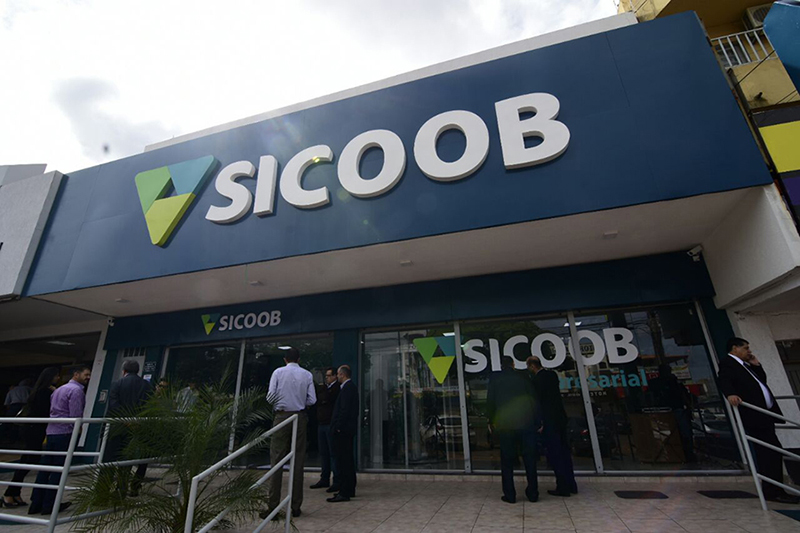 associação comercial de ceilandia recebe sicoob