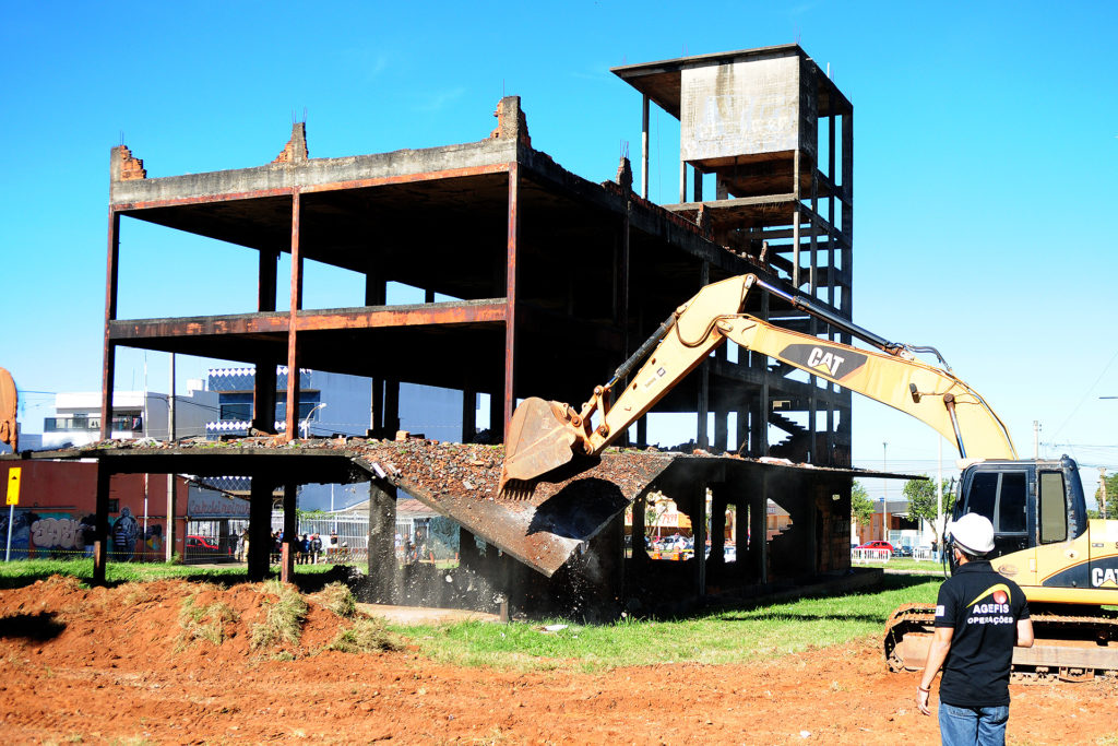 Começa a ser demolida a “Batcaverna” em Ceilândia